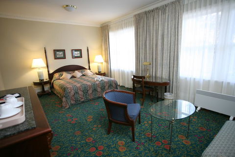 Darcy's Hotel - VIC Tourism 1