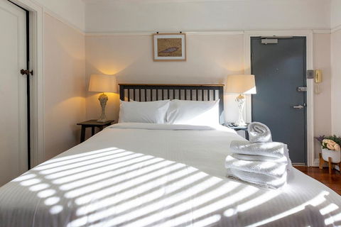 DARLINGHURST STUDIO // SHARED ROOFTOP SPACE - VIC Tourism 3