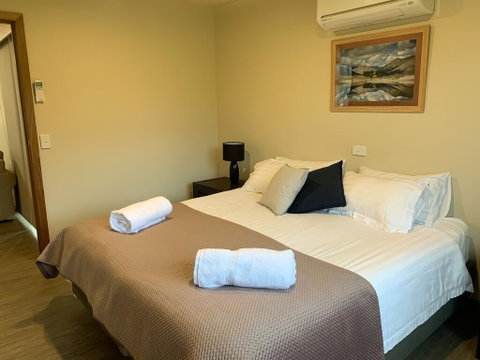 Daysend Cottages - VIC Tourism 3
