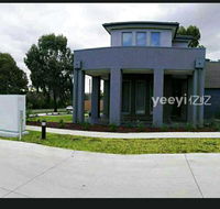Decent new master room with private bathroom for one or two - VIC Tourism