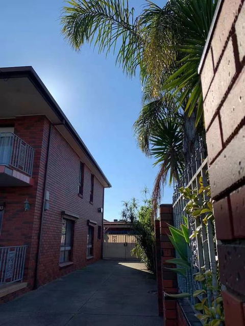 Delightful Bedroom In Bentleigh East - VIC Tourism 3