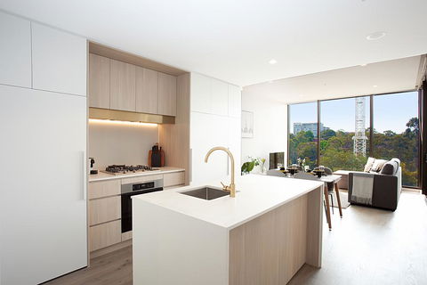 Designer Apartment With Balcony In Quiet Suburb - VIC Tourism 1