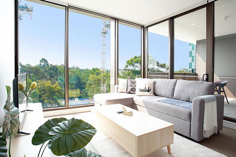 Designer Apartment With Balcony In Quiet Suburb - VIC Tourism 0