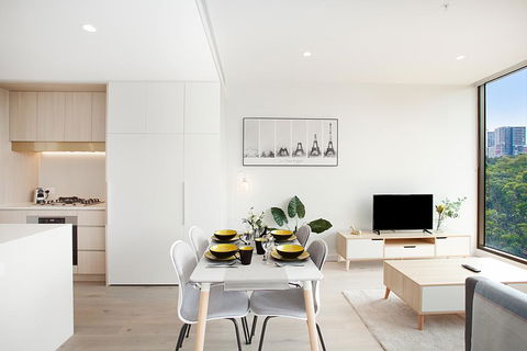 Designer Apartment With Balcony In Quiet Suburb - VIC Tourism 2