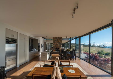 Dragonfly Lodge - VIC Tourism 2