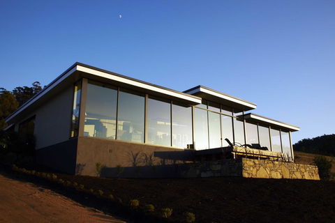 Dragonfly Lodge - VIC Tourism 1
