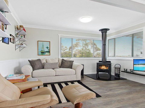 Dunkarein - 600m To Bosom Beach - VIC Tourism 2