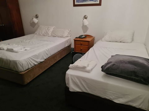 Dunkirk Hotel - VIC Tourism 1