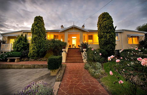 Dunmoylen House - VIC Tourism 0
