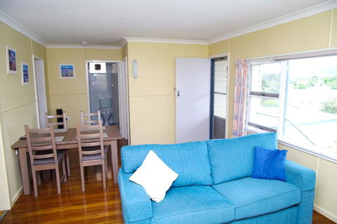 Dunroamin, 20 Main Street - VIC Tourism 2