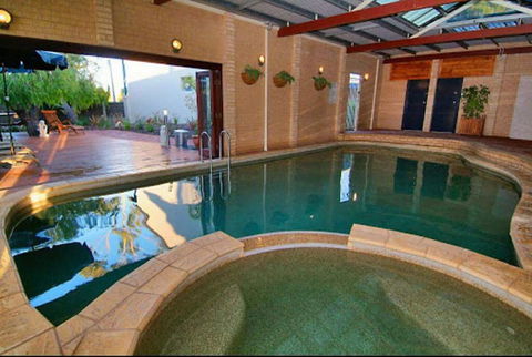 Dunsborough Deluxe Retreat - VIC Tourism 1