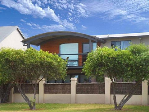 Dunsborough Deluxe Retreat - VIC Tourism 0