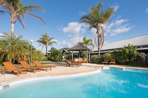Dunsborough Town Units - VIC Tourism 0