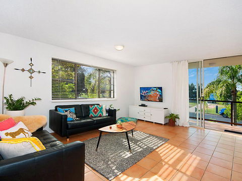 EAST COAST ESCAPES - Byron Beachfront - VIC Tourism 3