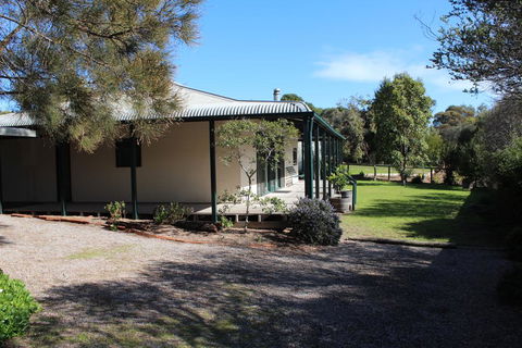 East Street Retreat - VIC Tourism 0