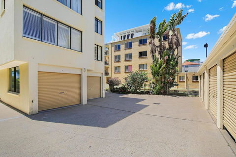 Eastbourne U6, 80 Esplanade. Golden Beach - VIC Tourism 2