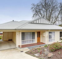 Edwards Rose - VIC Tourism