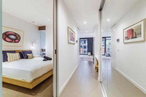 Elegant 1 Bed 1 Bath & Free Parking - VIC Tourism 0