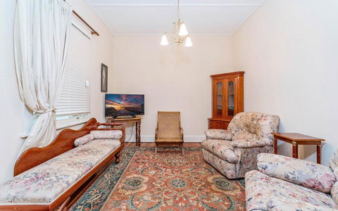 Eliza 1875 Red Brick Duplex Townhouse - VIC Tourism 2