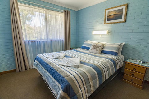 Emu Beach Chalets - VIC Tourism 2