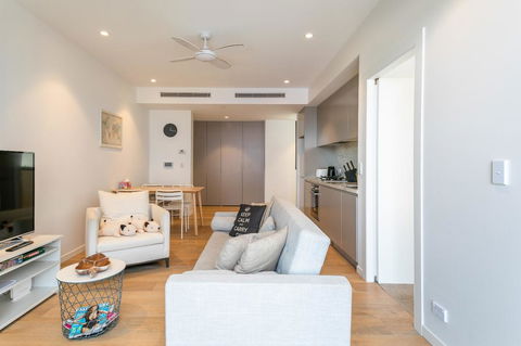 ENCORE IV: Bondi Junction - VIC Tourism 0