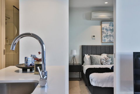 EQ TOWER Melbourne CBD APT - VIC Tourism 1