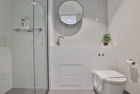 EQ TOWER Melbourne CBD APT - VIC Tourism 3
