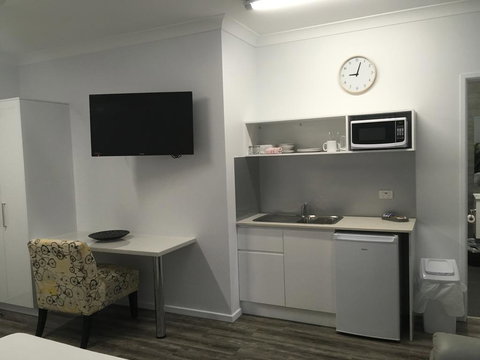 Escape On Lake - VIC Tourism 1