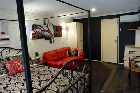 Esk Wivenhoe Motor Inn - VIC Tourism 1