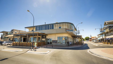 Esplanade Hotel Adelaide - VIC Tourism 0