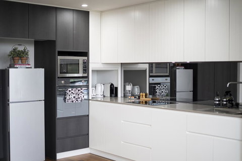 Executive City-centre Apartment With Parking - VIC Tourism 1