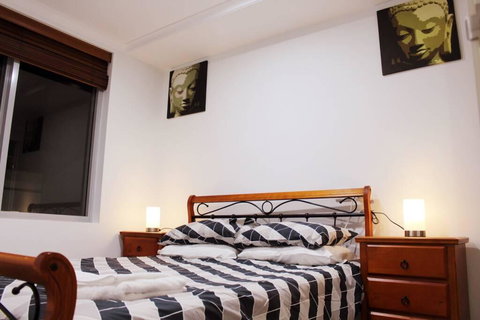 Executively Styled 2 Bed, 2 Bath, Perfect Location - VIC Tourism 3