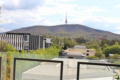 Executively Styled 2 Bed, 2 Bath, Perfect Location - VIC Tourism 1