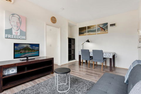 Explore Melbourne From A Convenient South Yarra Pad - VIC Tourism 2