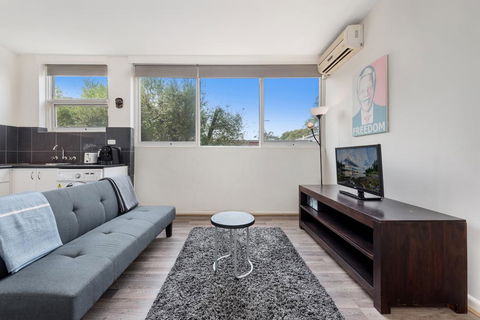 Explore Melbourne From A Convenient South Yarra Pad - VIC Tourism 0