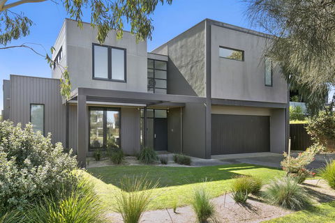 Fabulous Home - Families Only - VIC Tourism 1