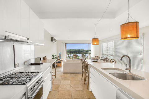 Family House With BBQ Deck, Water View And Parking - VIC Tourism 2