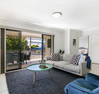 Family-Size Duplex in Quiet Neighbourhood - VIC Tourism