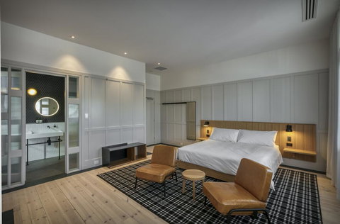 Farmers Home Hotel - VIC Tourism 2