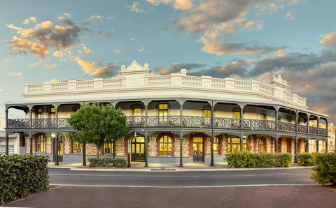 Farmers Home Hotel - VIC Tourism 0