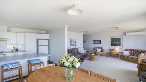 Fathoms 17 - Mollymook ALL LINEN PROVIDED - VIC Tourism 1