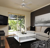 Feathers Serviced Townhouse - VIC Tourism