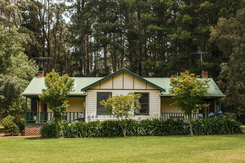 Federation Gardens & Possums Hideaway - VIC Tourism 0