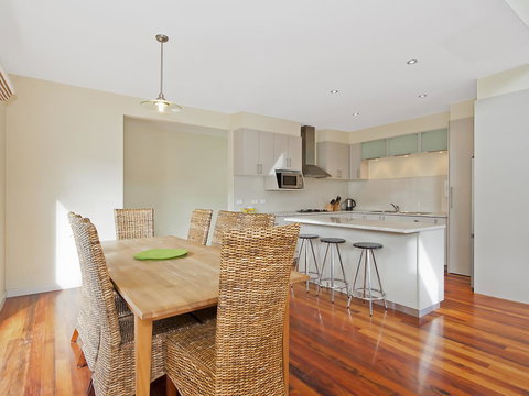 Felicity - VIC Tourism 0