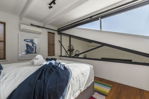Fitzroy Converted Warehouse Penthouse - VIC Tourism 3