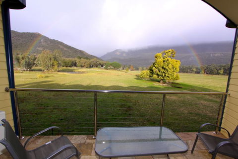 Five Clematis Views - VIC Tourism 3