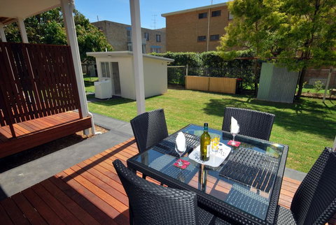 Florida Unit 4 - Shoal Bay - VIC Tourism 0