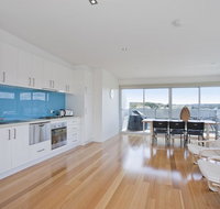 Four Kings Apartment - Deluxe 2br 3 - VIC Tourism