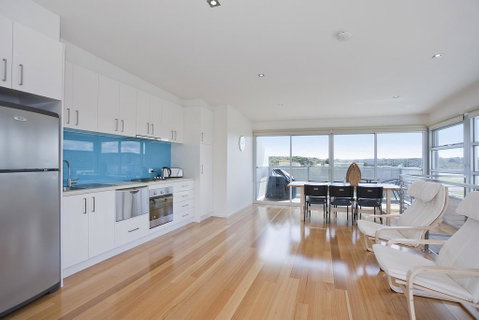 Four Kings Apartment - Deluxe 2br #3 - VIC Tourism 0