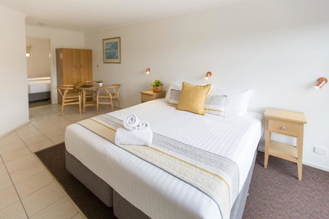 Fox On The Run - Motel Kilmore - VIC Tourism 2